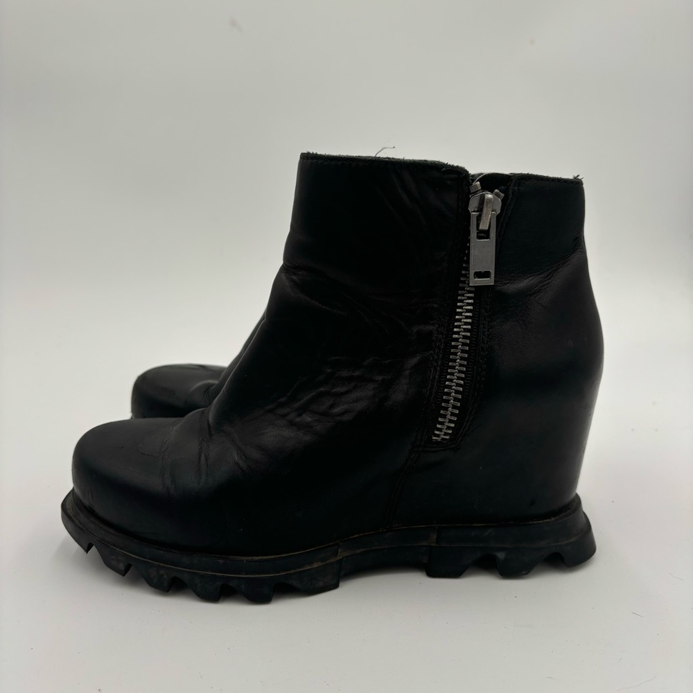 Sorel Women’s 6 Black Leather Joan of Arctic II Hidden Wedge Ankle Boots